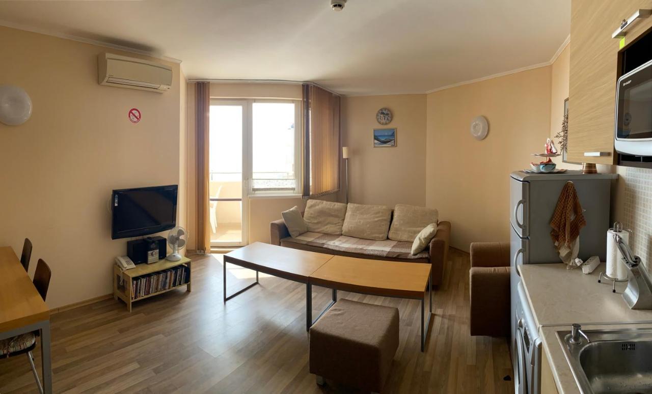 First Line Apartment At Obzor Bagian luar foto