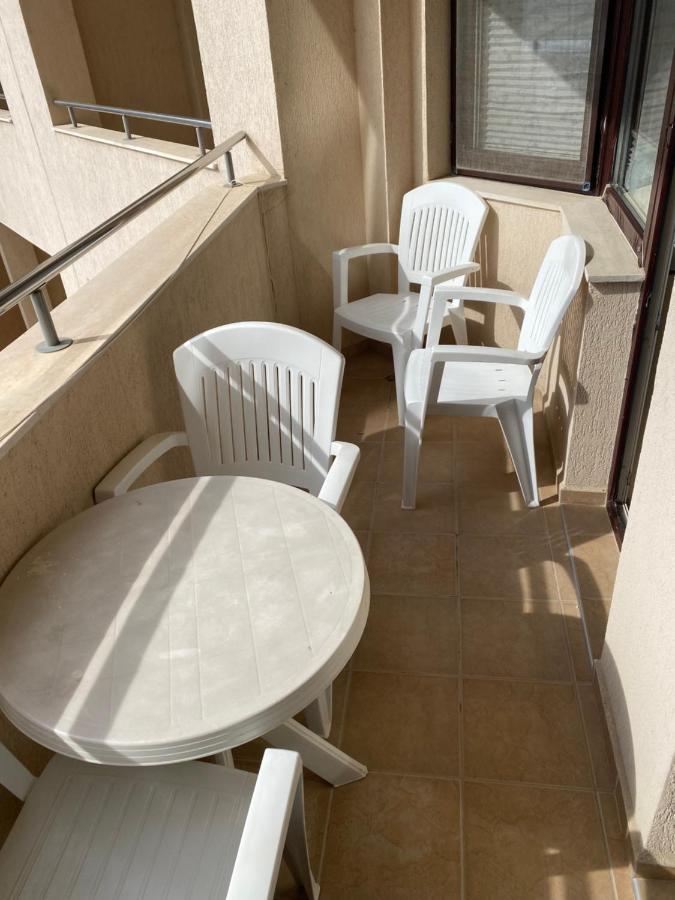 First Line Apartment At Obzor Bagian luar foto