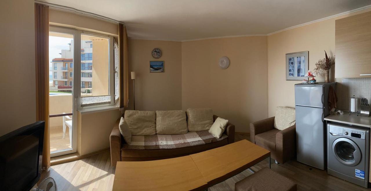 First Line Apartment At Obzor Bagian luar foto