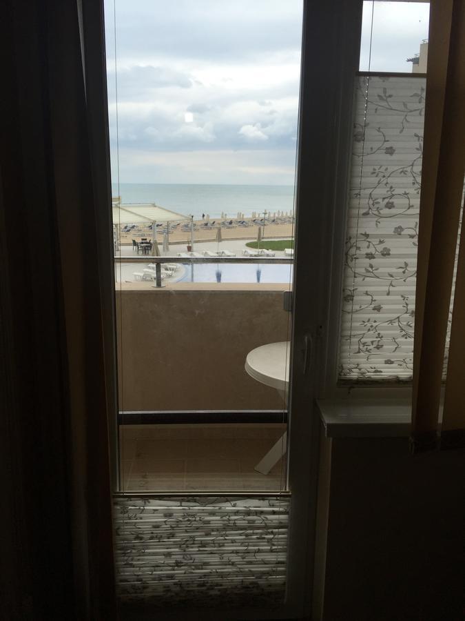 First Line Apartment At Obzor Bagian luar foto